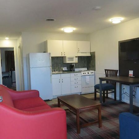 Luxbury Inn & Suites Maryville Exterior foto