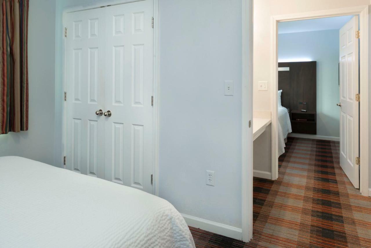 Luxbury Inn & Suites Maryville Exterior foto